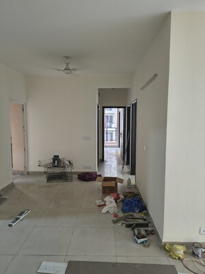 Furnished Amenities in 3 BHK Apartment at Strategic Royal Court, Sector 16 Greater Noida – for Rent