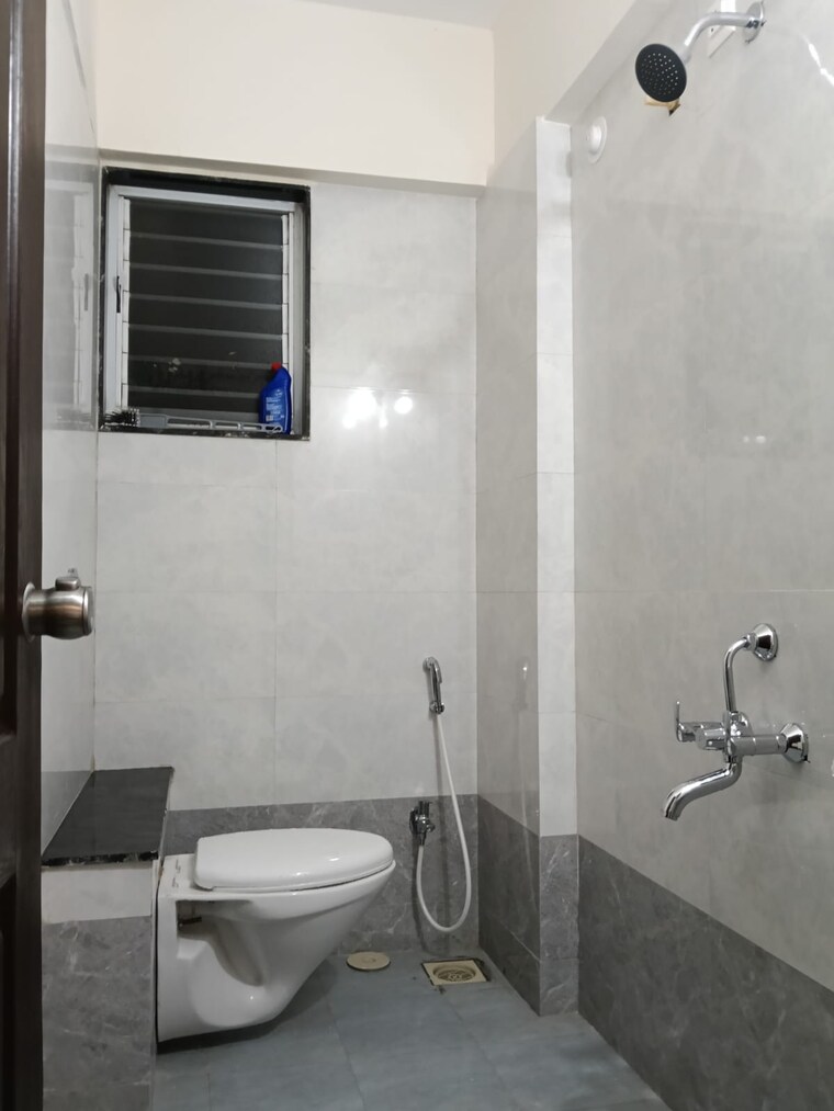 Bathroom, tejas-swami-residency 3 Bedroom 1000 Sq.Ft. Apartment In Lohgaon Pune 10563814