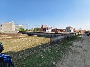 Plot – Exterior View View at Jankipuram Extension - for Sale