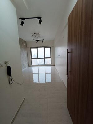 Room in 2 BHK Apartment at Sheth Auris Serenity Tower 3, Malad West – for Rent