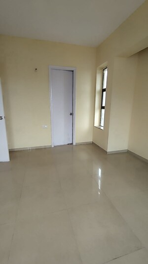 Room in 2.5 BHK Apartment at Kalpataru Srishti 342 CHS Ltd, Mira Road – for Rent