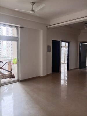 Room in 3 BHK Apartment at Sector 16c Greater Noida – for Rent