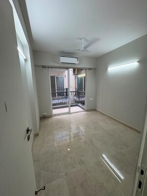 Room in 3 BHK Apartment at Signature Global City 81, Sector 81 – for Rent