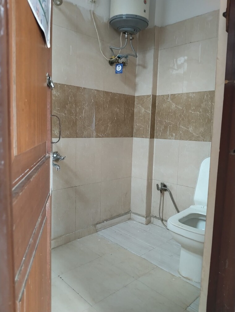 Bathroom, neb sarai 1 Bedroom 450 Sq.Ft. Builder Floor In Neb Sarai Delhi 10563952