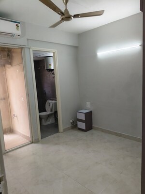Room in 3 BHK Apartment at Signature Global City, Sector 37d – for Rent