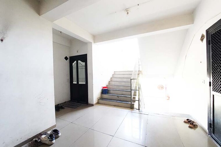 Room, zundal 2 Bedroom 118 Sq.Yd. Apartment In Zundal Ahmedabad 10563874