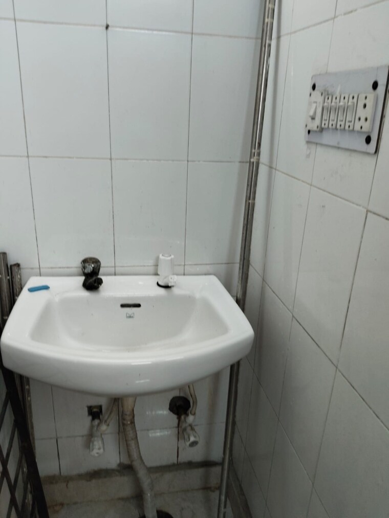 Bathroom, sunshine-apartment 1 RK 450 Sq.Ft. Apartment In Sector 99 Noida 10563998