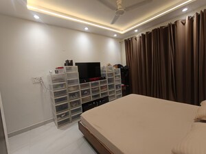 Living Room in 2.5 BHK Builder Floor at Smart World Orchard, Sector 61 – for Rent
