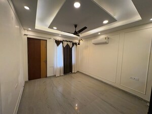 Room in 3 BHK Builder Floor at Sushant Lok Iii – for Rent