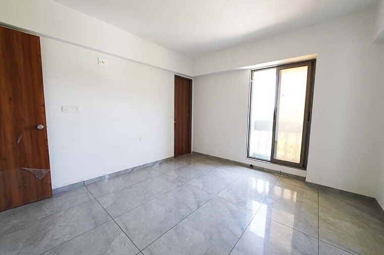 Room, gandhinagar mahudi main road 3 Bedroom 200 Sq.Yd. Apartment In Gandhinagar Mahudi Main Road Gandhinagar 10563921