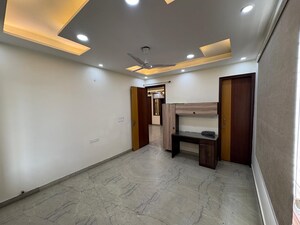 Room in 3 BHK Builder Floor at Sushant Lok Iii – for Rent
