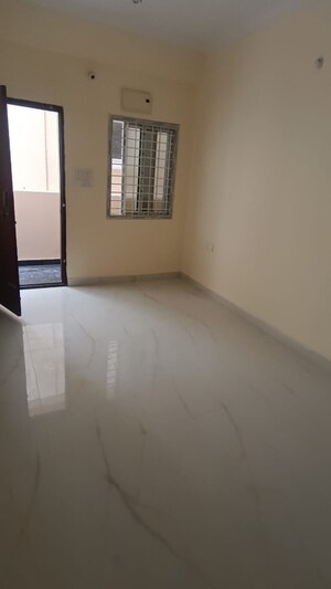 Room in 2 BHK Apartment at My Home Sayuk, Tellapur – for Rent