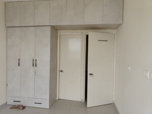 Room in 2 BHK Apartment at Pyramid Midtown, Sector 59 – for Rent