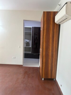 Room in 2.5 BHK Apartment at Prateek Wisteria, Sector 77 – for Rent