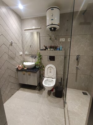 Bathroom in 3 BHK Builder Floor at Smart World Orchard, Sector 61 – for Rent