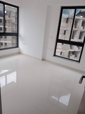 Room in 2 BHK Apartment at Sunteck Avenue 2, Goregaon West – for Sale
