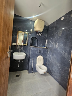 Team Area in 1 BHK Builder Floor at Sector 57 – for Rent