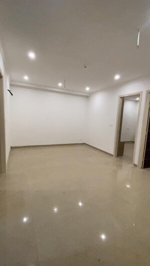 Room in 3 BHK Apartment at Orbit Signature Walk, Vip Road – for Rent