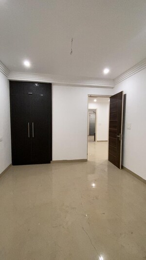 Room in 3 BHK Apartment at Orbit Signature Walk, Vip Road – for Rent