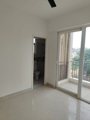 Room in 2 BHK Apartment at Signature Global Prime, Sector 63a – for Rent