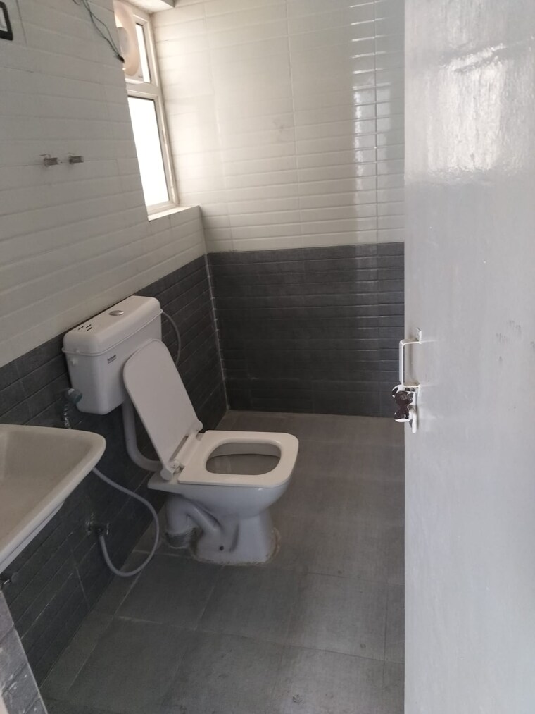 Bathroom, sector 108 2.5 Bedroom 645 Sq.Ft. Apartment In Sector 108 Gurgaon 10564059