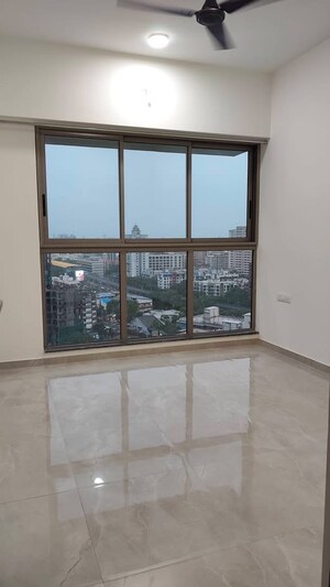 Room in 2 BHK Apartment at Sheth Auris Bliss, Malad West – for Rent