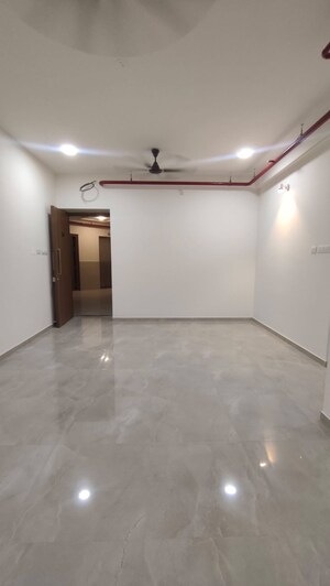 Room in 2 BHK Apartment at Sheth Auris Bliss, Malad West – for Rent