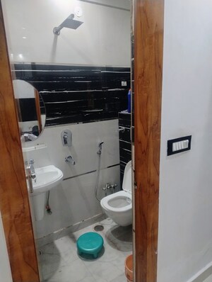 Furnished Amenities in 3 BHK Builder Floor at Nawada – for Sale