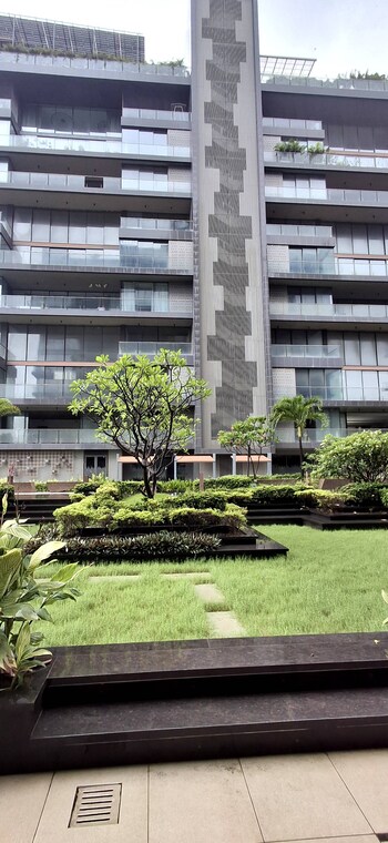 6 BHK Flat for Sale in Piplod, Surat