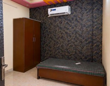 2 BHK Builder Floor for Rent in Dwarka Mor, Delhi