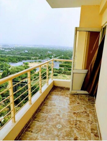 Supertech Czar Suites