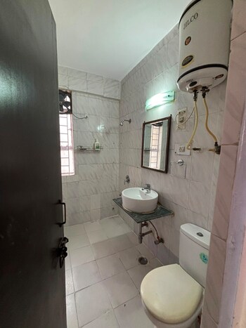 2 BHK Flat for Rent in Vasant Kunj, Delhi