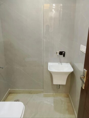 2 BHK Builder Floor for Sale in Vasant Kunj, Delhi