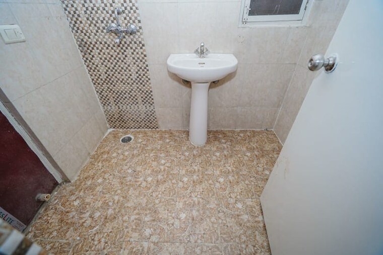 Bathroom, galaxy-north-avenue 2 Bedroom 1175 Sq.Ft. Apartment In Gaur City 1 Greater Noida 10575955