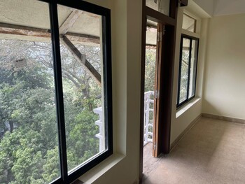 2 BHK Flat for Sale in Marine Drive, Mumbai