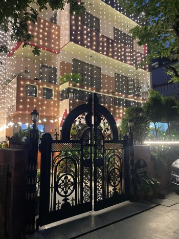 6+ BHK House for Sale in Palam Vihar, Gurgaon