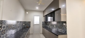 Aparna HillPark Lake Breeze