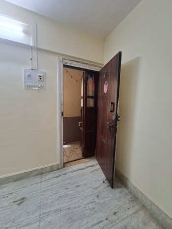 1 RK Flat for Rent in Kandarpada, Mumbai