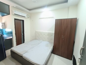 1 RK Builder Floor for Rent in Sushant Lok I, Gurgaon