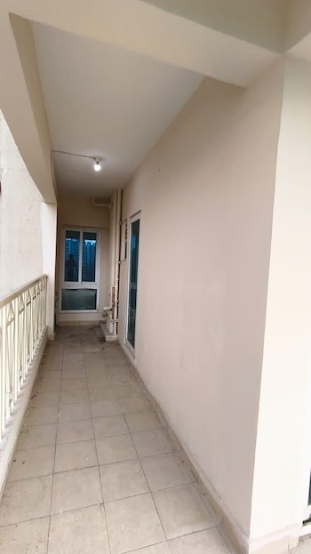Gaur City 7th Avenue