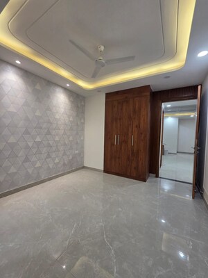 Room in 3 BHK Builder Floor at Green Fields Colony – for Sale