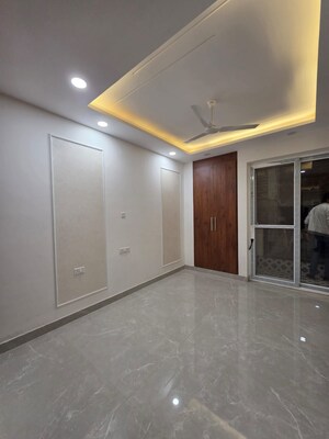 Room in 3 BHK Builder Floor at Green Fields Colony – for Sale