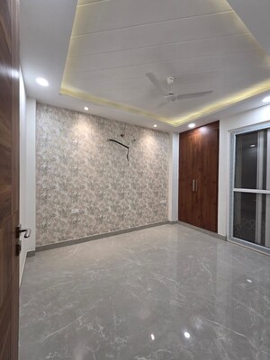 Room in 3 BHK Builder Floor at Green Fields Colony – for Sale
