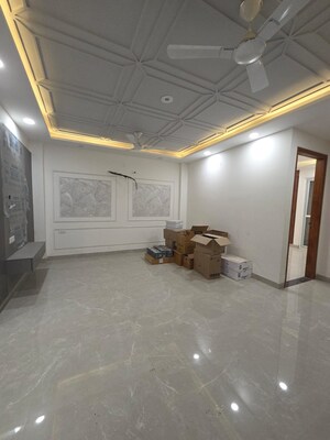 Parking in 3 BHK Builder Floor at Green Fields Colony – for Sale