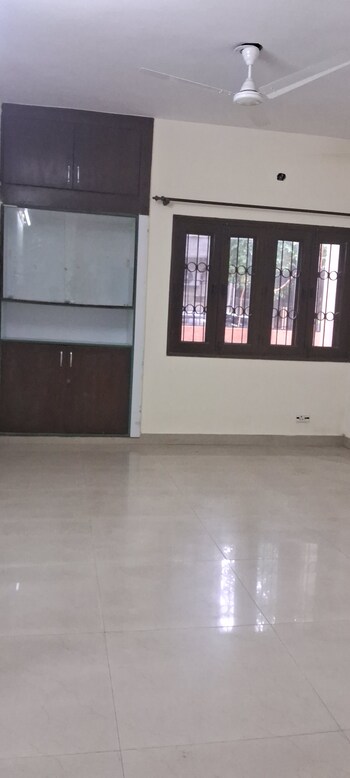 3 BHK Flat for Rent in Sarita Vihar, Delhi