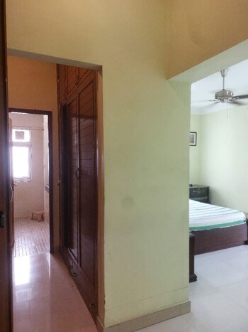 DLF Hamilton Court
