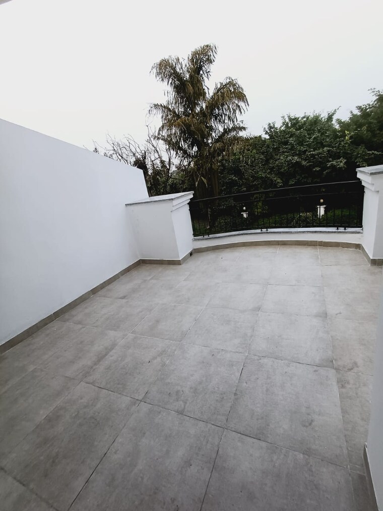 Balcony, samiah-media-village 5 Bedroom 3000 Sq.Ft. Villa In Phi Iv Greater Noida Greater Noida 10604040