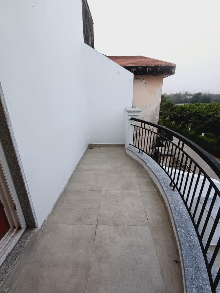 Balcony, samiah-media-village 5 Bedroom 3000 Sq.Ft. Villa In Phi Iv Greater Noida Greater Noida 10604040