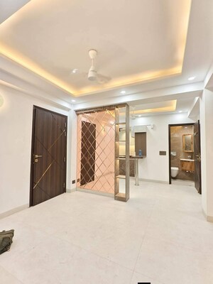 Room in 1 BHK Apartment at Saket – for Rent