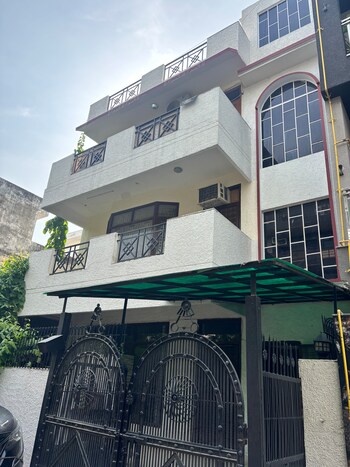 5 BHK House for Sale in Palam Vihar, Gurgaon